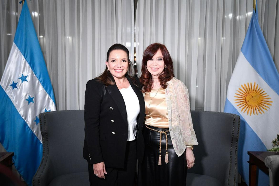 Cristina Kirchner con Xiomara Castro, foto prensa