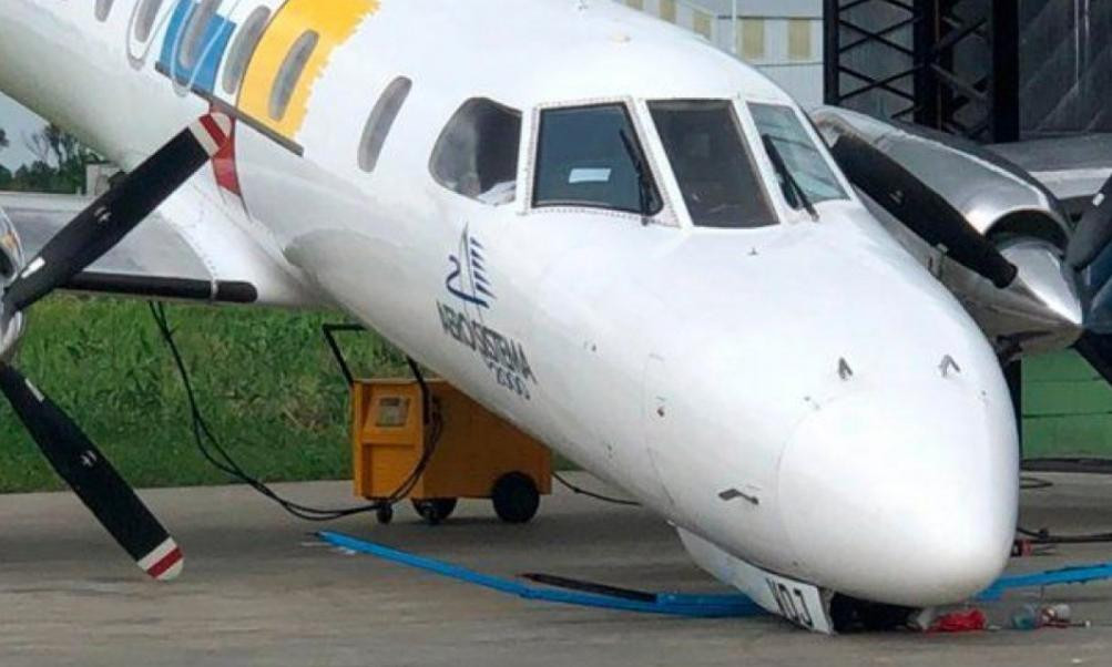 Avión dañado en Aeropuerto de Morón, Foto: NA