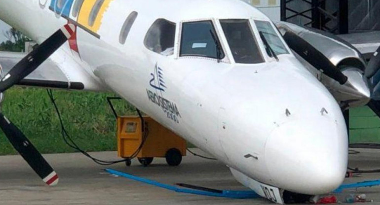 Avión dañado en Aeropuerto de Morón, Foto: NA