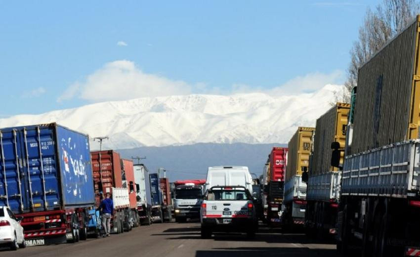 Camioneros varados, Foto: gentileza MDZ