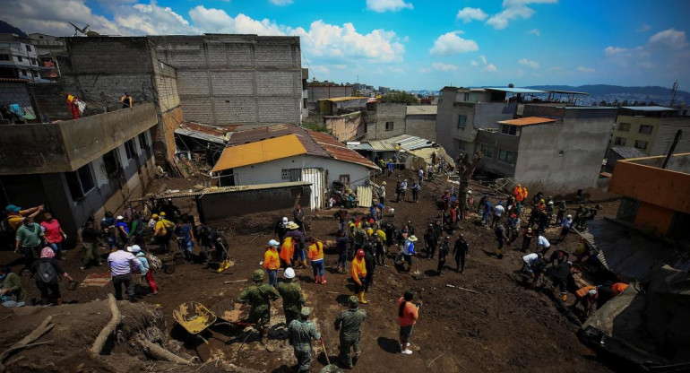 Crisis en Ecuador: aumentan las víctimas mortales del aluvión en Quito, EFE