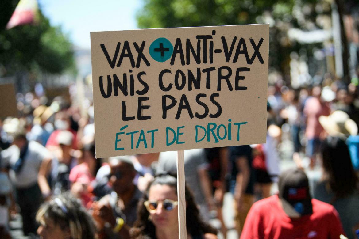 Marcha antivacunas en Francia, foto Reuters