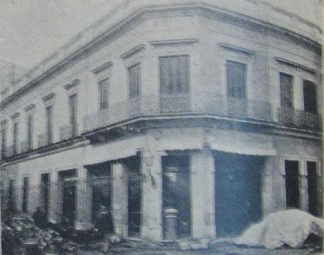  Casa donde se habría registrado uno de los primeros casos según la Revista Caras y Caretas, 1899