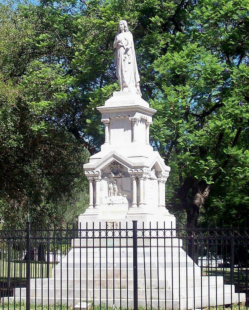 Monumento erigido en 1873 a los caídos por la fiebre amarilla 
