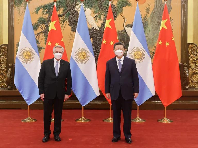  Alberto Fernández junto al mandatario de China Xi Jinping, foto Reuters