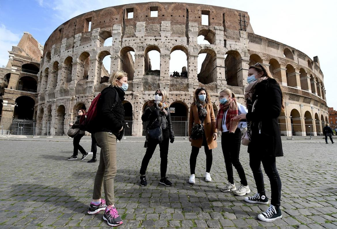 Uso de tapabocas en Italia, Reuters