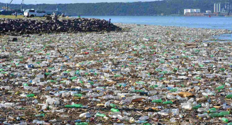 Residuos plásticos en las aguas del mundo