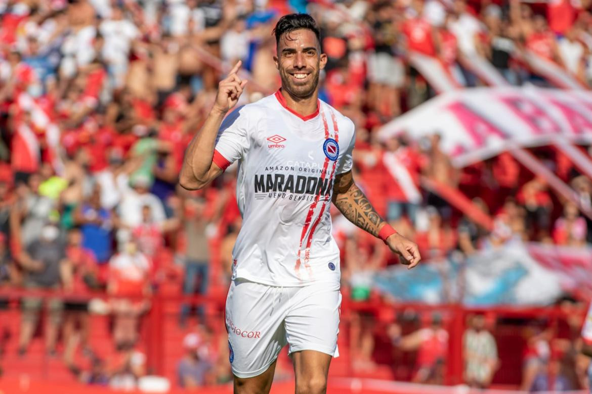 Festejo de Gabriel Ávalos para Argentinos Juniors ante Newells por la Copa de la Liga Profesional