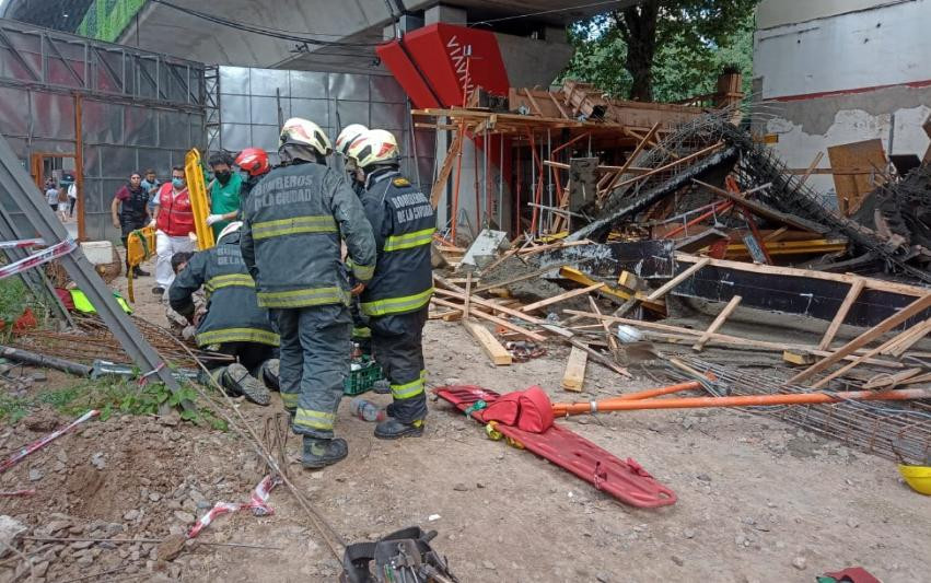 Derrumbe en obra en construcción en el Barrio Chino