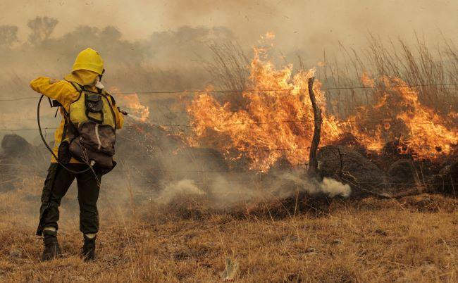Continúa el combate de los incendios en Corrientes 24-2-22