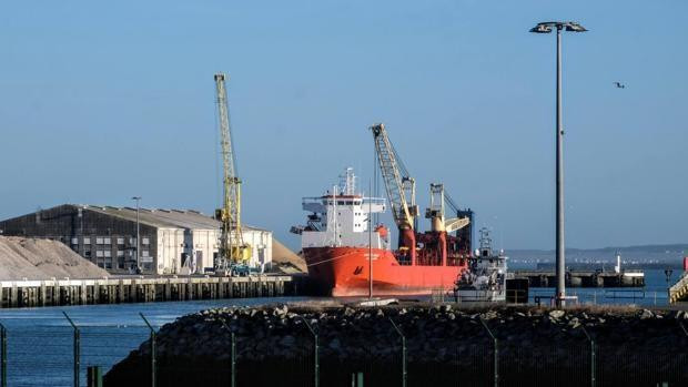 Buque carguero ruso interceptado por Francia en el Canal de la Mancha