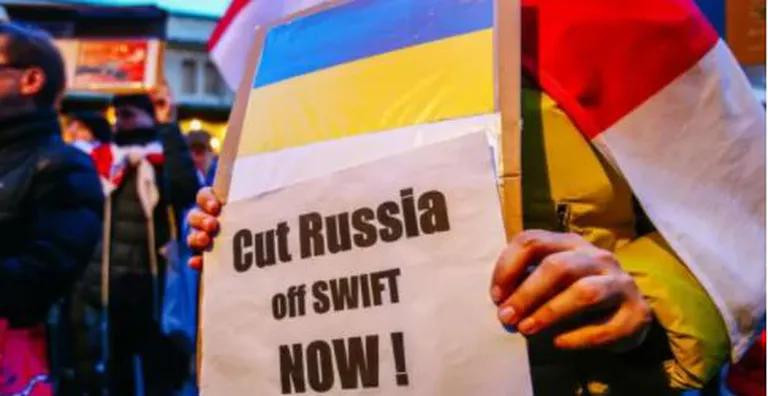 Swift, Rusia, Reuters
