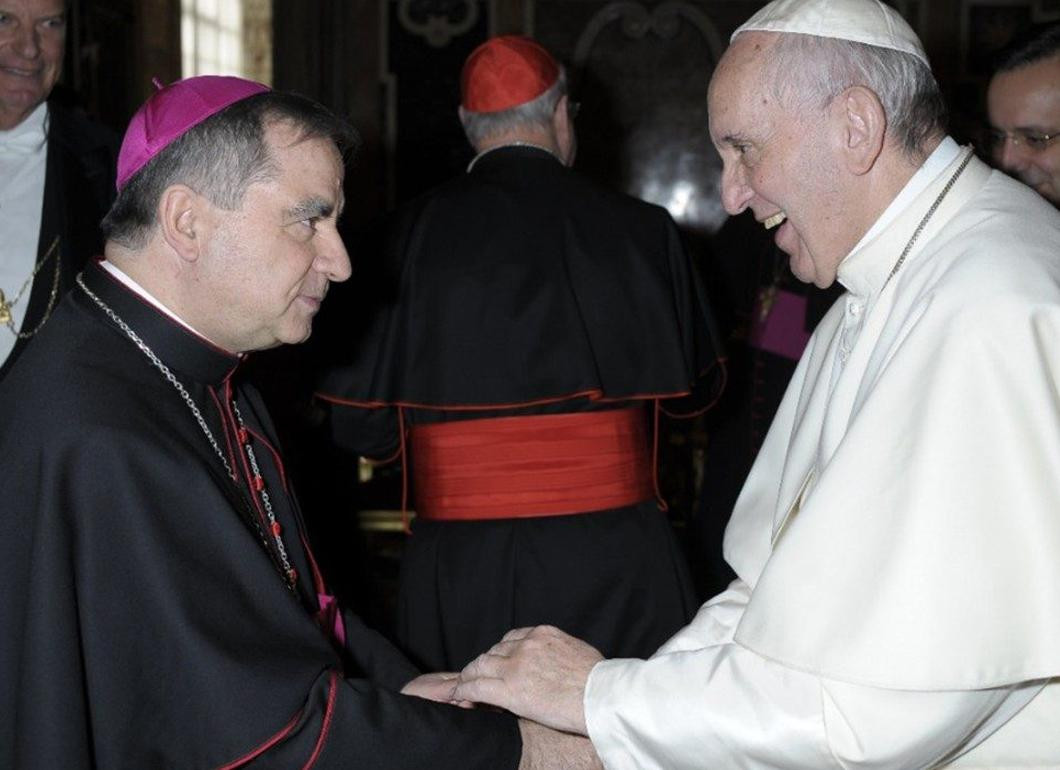 Angelo Becciu y el Papa Francisco