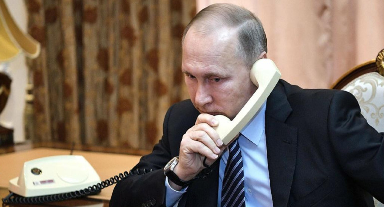 Vladimir Putin, Rusia, hablando por teléfono, Foto SputnikNews
