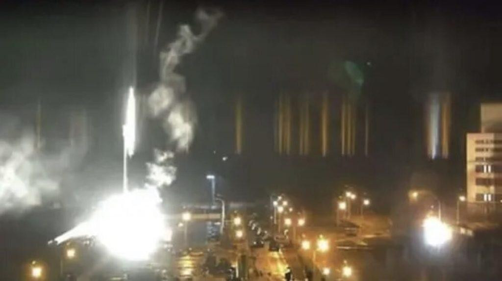 Rusia atacó la central nuclear más grande de Europa y provocó un feroz incendio	