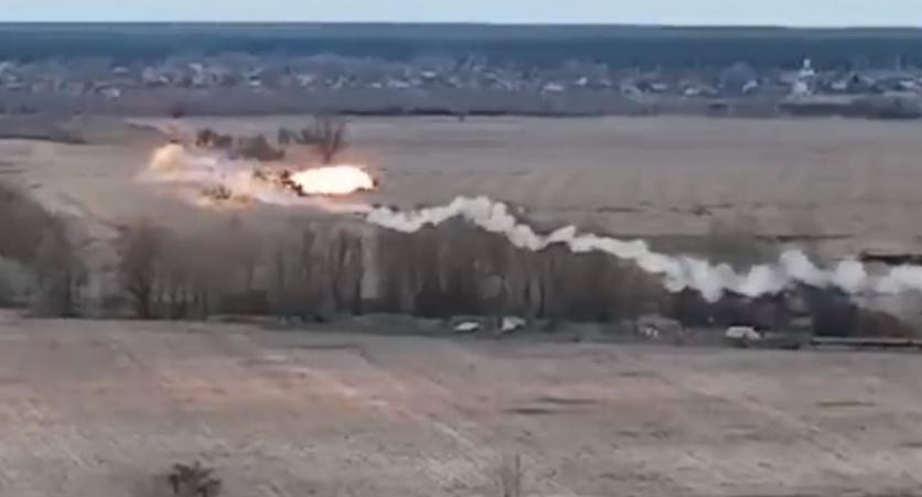 Militares ucranianos derriban avión ruso