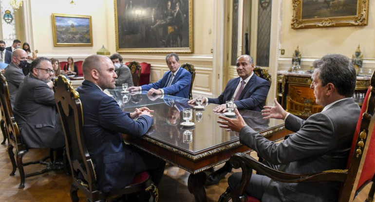 Sergio Massa, junto a Juan Manzur y el ministro Martín Guzmán. NA.