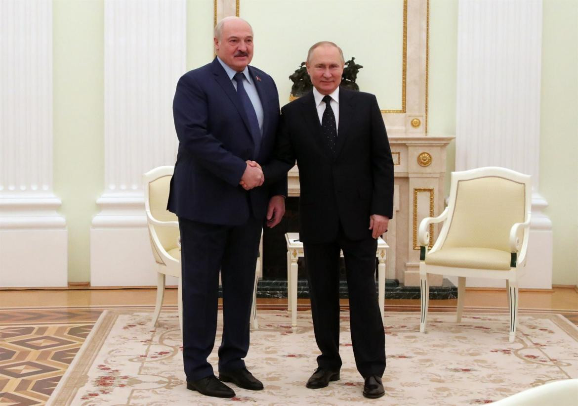 Vladimir Putin junto al presidente de Bielorusia, Alexander Lukashenko. EFE