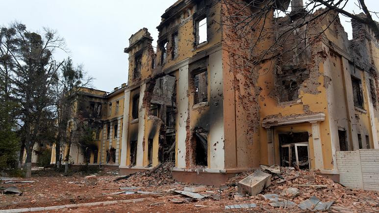 La escuela de Kharkiv  tras bombardeo