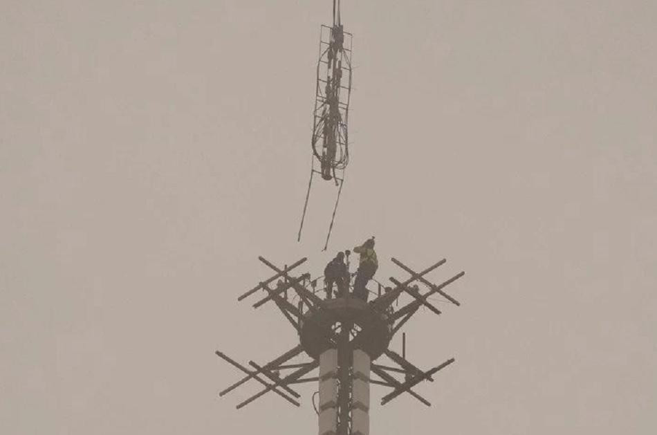 La Torre Eiffel creció seis metros por la colocación de una nueva antena