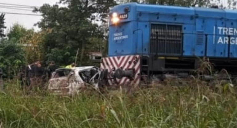 Tren Sarmiento embistió a un auto en Moreno, AGENCIA NA