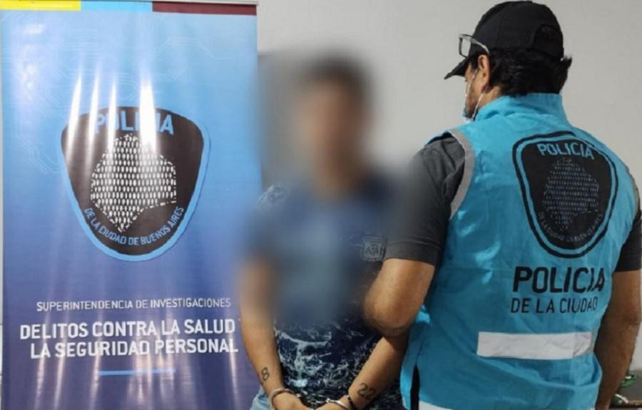 Dos detenidos por golpear y abusar de una joven trans