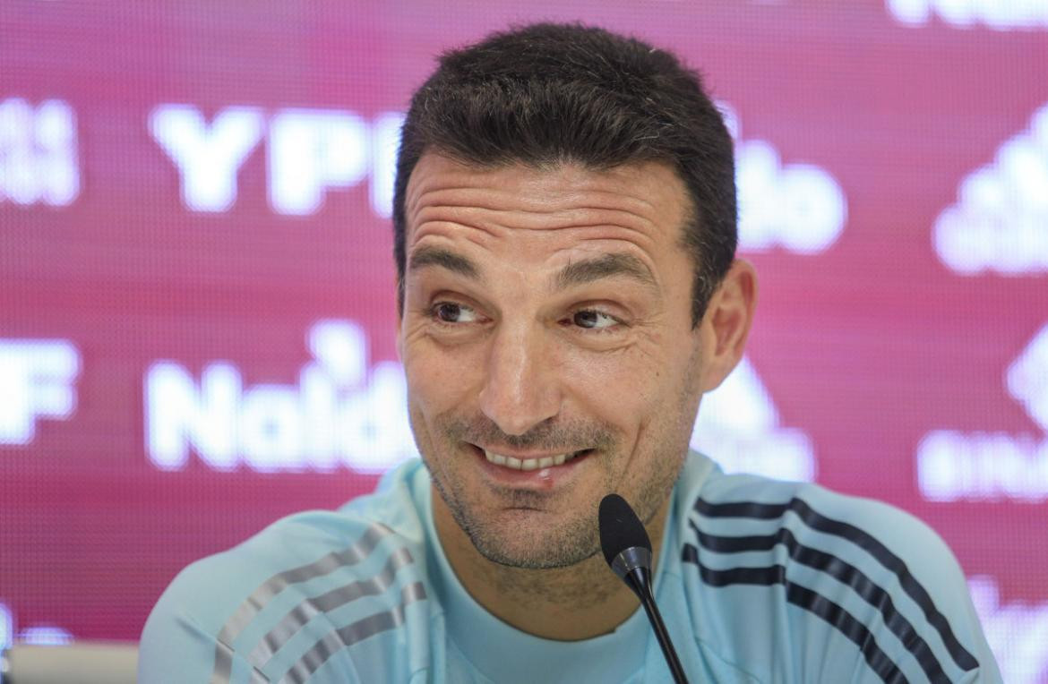 Lionel Scaloni, DT de la Selección Argentina, fútbol, conferencia, NA