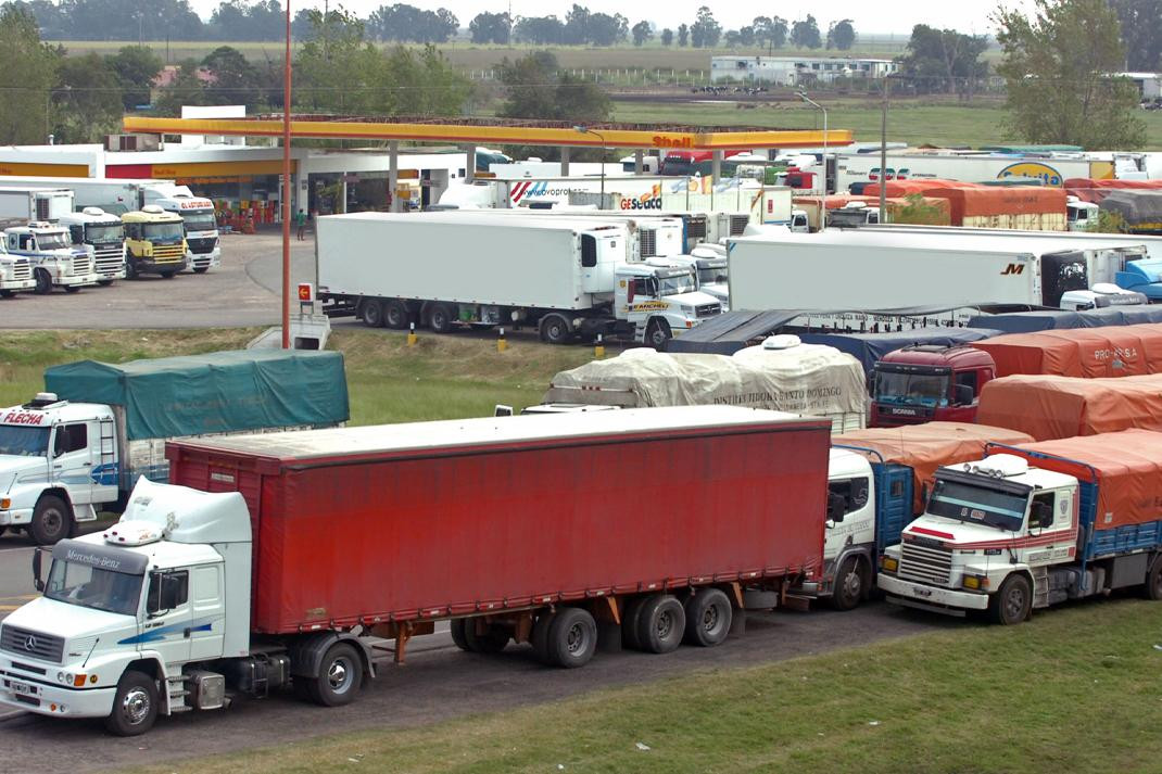 Camiones, carga de combustible, NA