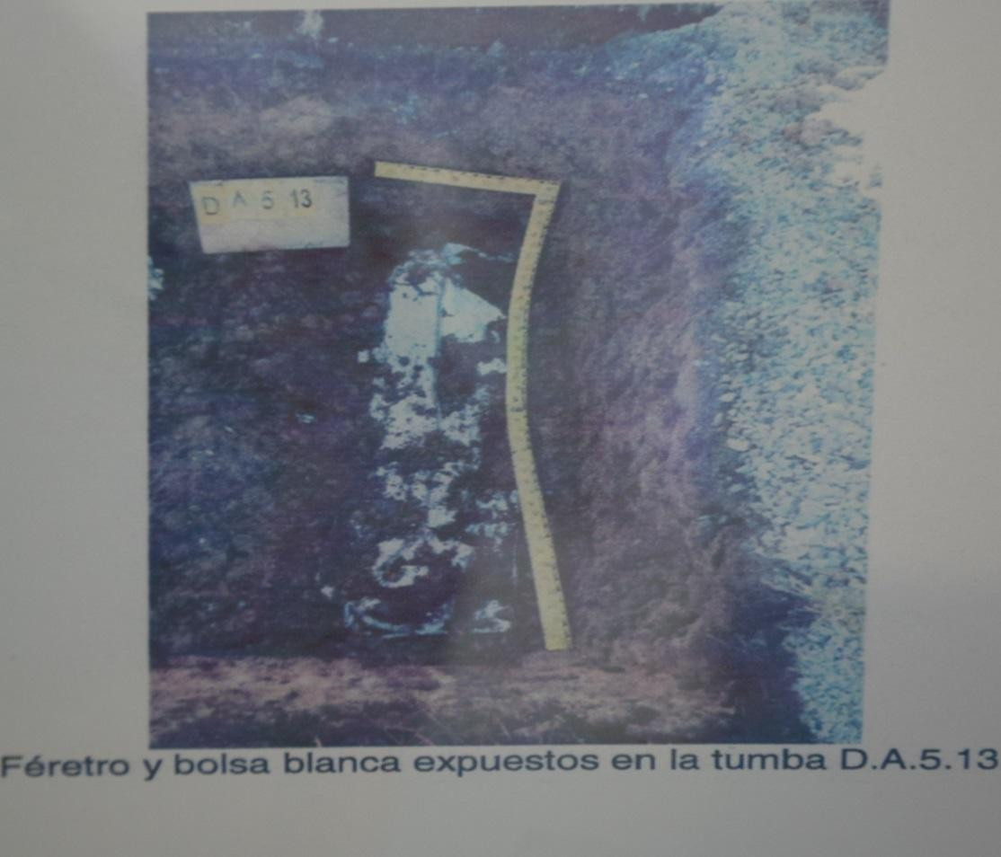 Tumba del soldado Omar Enrique Torres en el Cementerio de Darwin