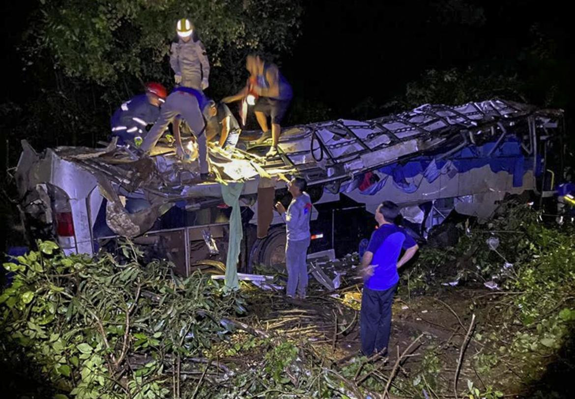 Tragedia en Brasil: al menos 10 muertos al caer un autobús por un precipicio, EFE