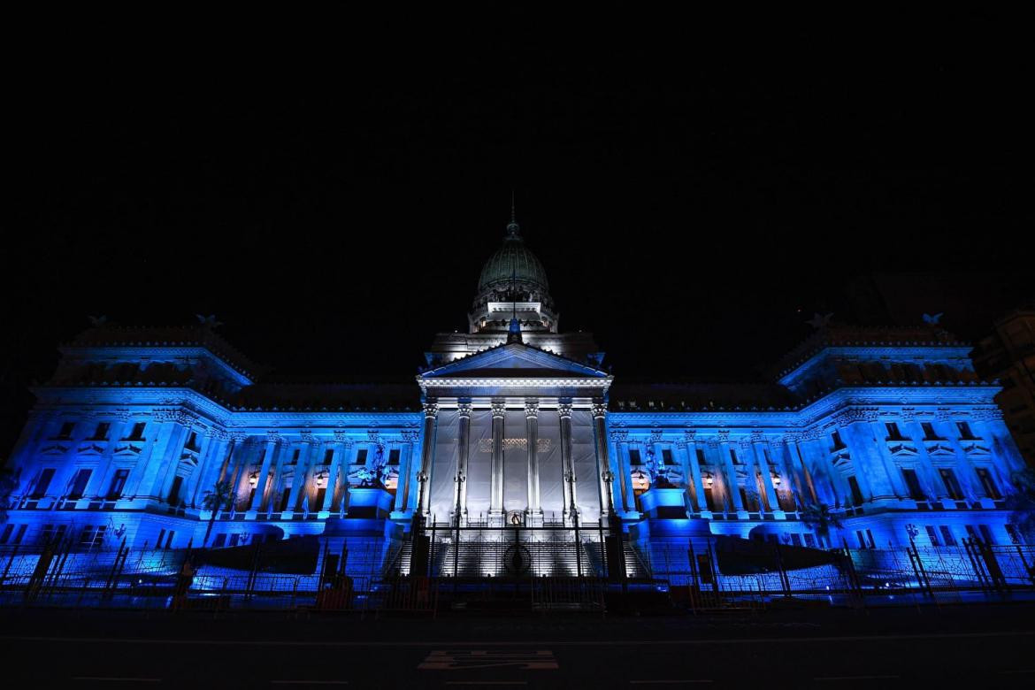 Monumentos de la Ciudad iluminados por los 40 años de Malvinas