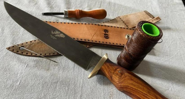 Cuchillo artesanal en homenaje a los héroes de Malvinas