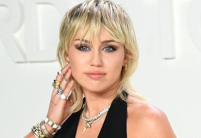 Miley Cyrus presentó su primer disco en vivo: 