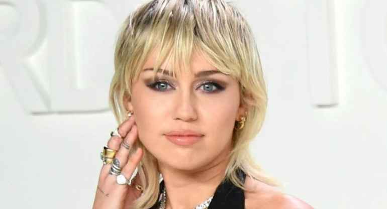 Miley Cyrus presentó su primer disco en vivo: "Attention"