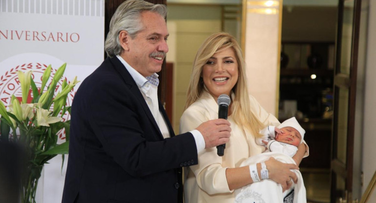 Alberto Fernández y Fabiola Yañez presentaron a su hijo Francisco. NA.
