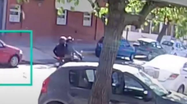 Motochorros asaltaron a una maestra en Mendoza