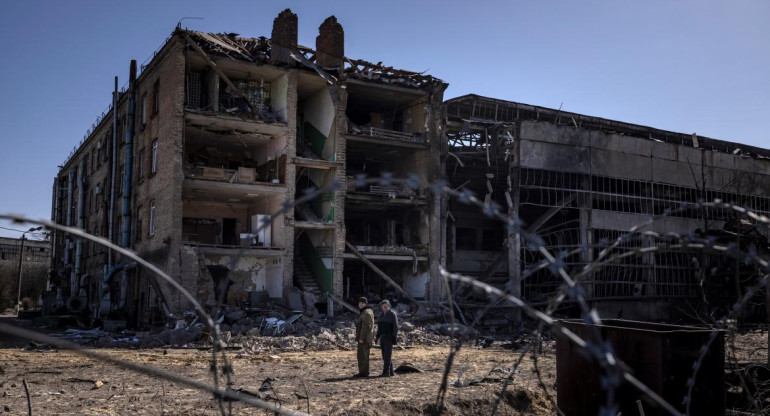 Ataque de Rusia a fábrica de misiles en las afueras de Kiev, AFP
