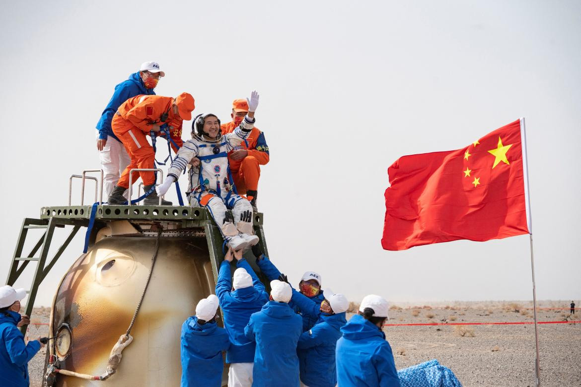Astronautas chinos regresaron a la Tierra tras misión récord, REUTERS
