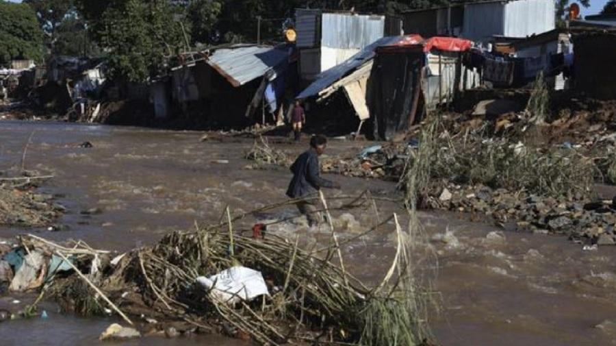 Drama por las inundaciones en Sudáfrica: al menos 443 muertos y 63 desaparecidos	