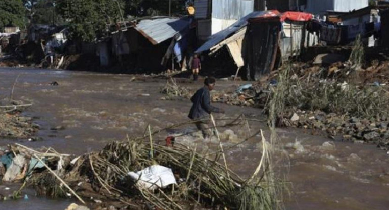 Drama por las inundaciones en Sudáfrica: al menos 443 muertos y 63 desaparecidos	
