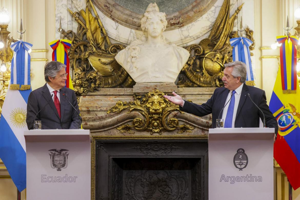 El presidente Alberto Fernández y su par de la República del Ecuador, Guillermo Lasso, durante la rueda de prensa conjunta en casa de gobierno. Foto NA: PRESIDENCIA