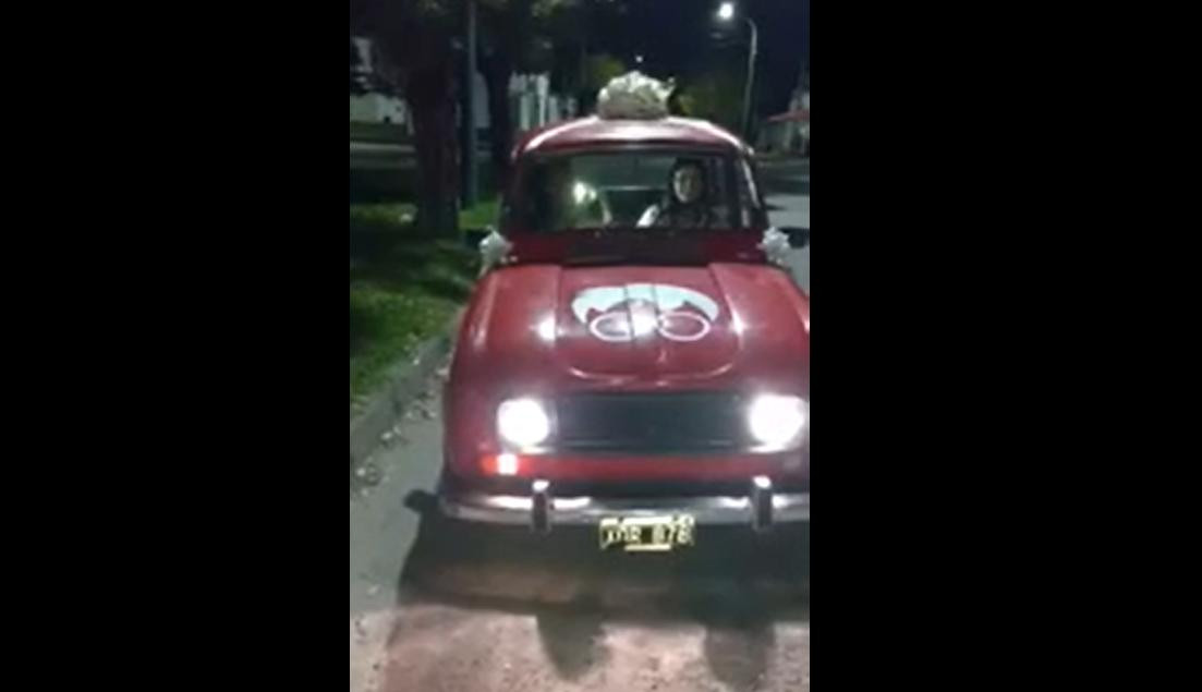 Blooper en Tapalqué con el regalo de un auto remodelado