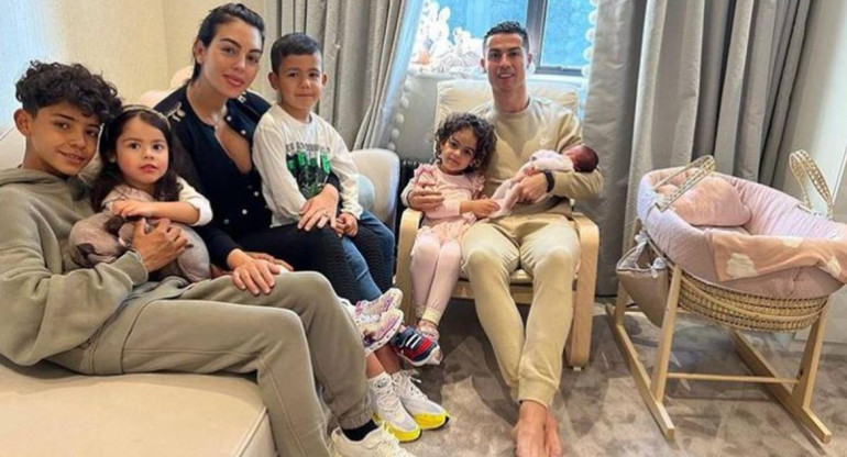 Cristiano Ronaldo junto a su familia, AGENCIA NA