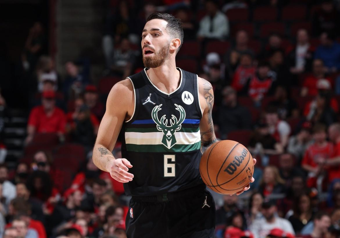 Debut de Luca Vildoza en Milwaukee Bucks