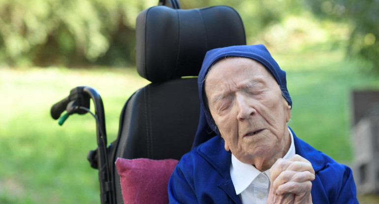 Una monja francesa es ahora la persona más longeva del mundo, AFP