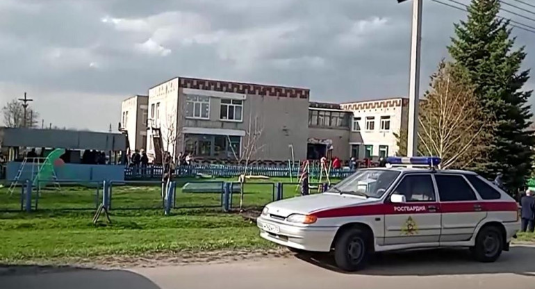 Drama en Rusia, un hombre disparó en un jardín de infantes, foto captura video Reuters
