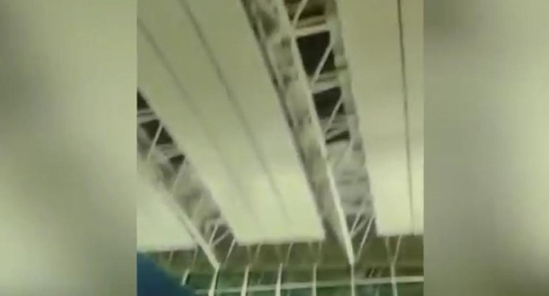 Destrozos en Aeropuerto de Ezeiza por temporal, foto video