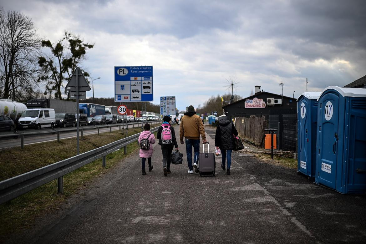 El drama de la gente que emigra de Ucrania, AFP