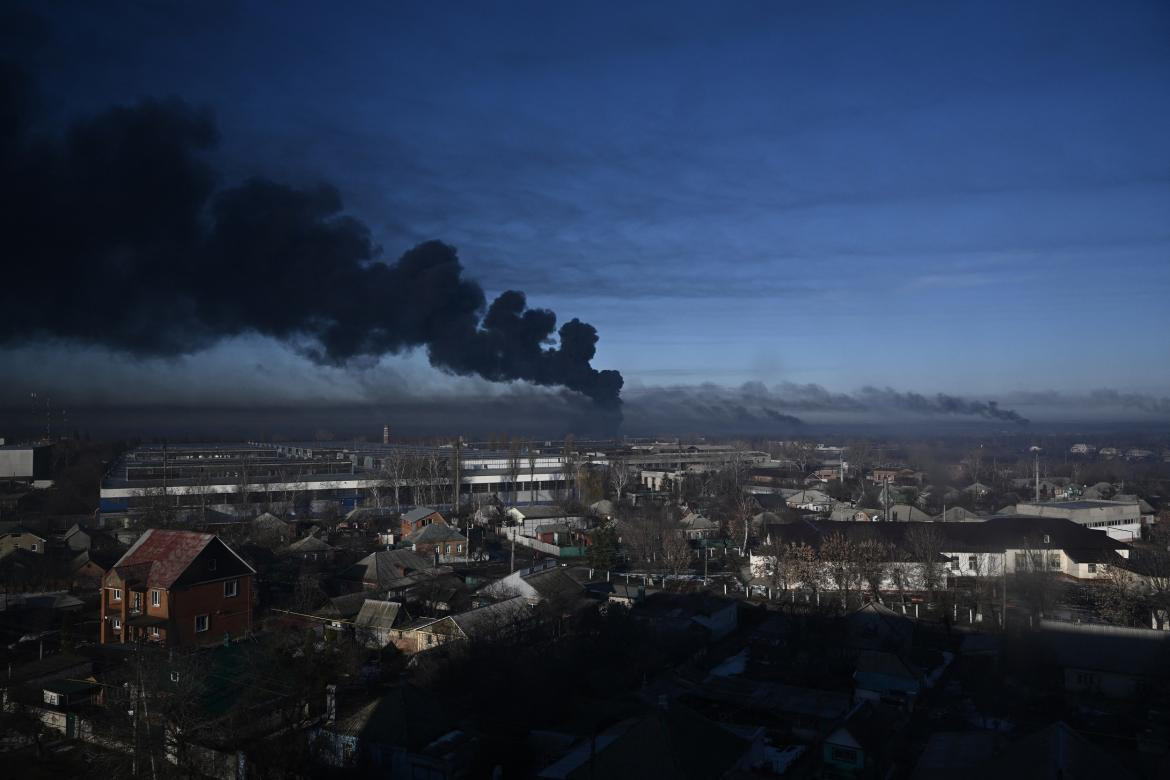 Ataques a reservas de combustible en conflicto Rusia-Ucrania. Foto: AFP.