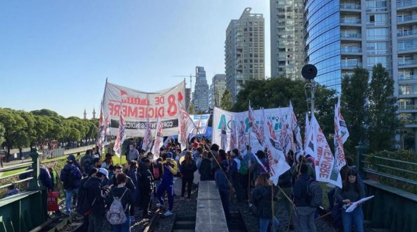 Protesta en las vías del Tren San Martín. Foto: NA.